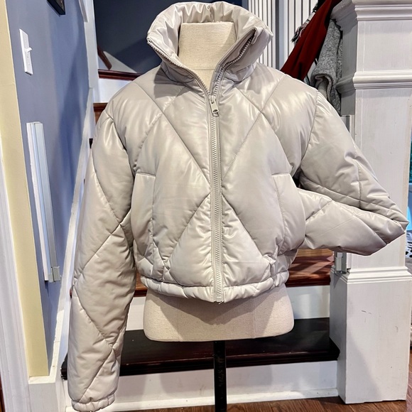 NWT | GARAGE | Women’s Puffer Coat | Size: SP | NEW! | Retails for $90! - Picture 10 of 16